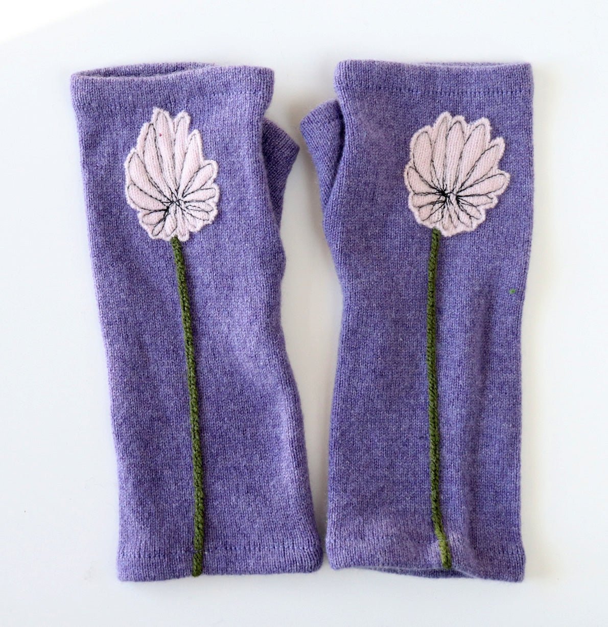 Mum on Lavender Cashmere Fingerless Gloves - BESPOKE PROVISIONS